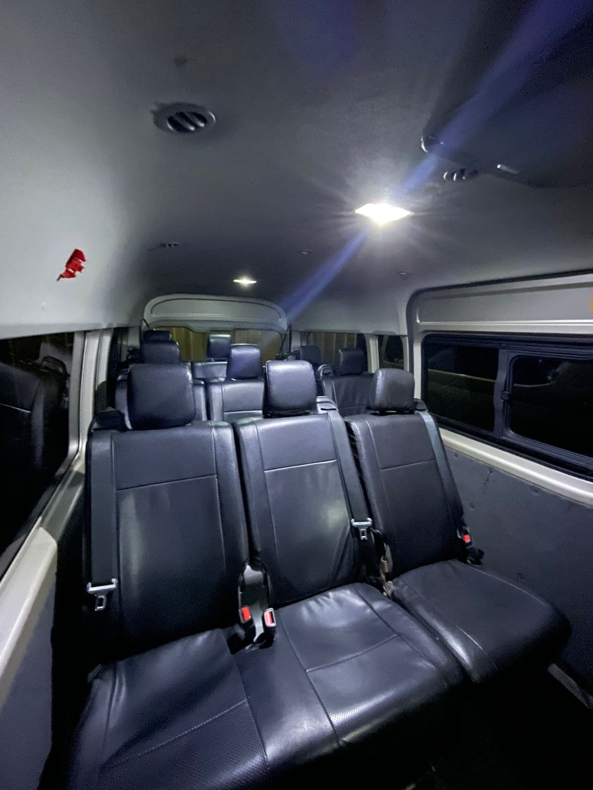Toyota Hiace Premio 2